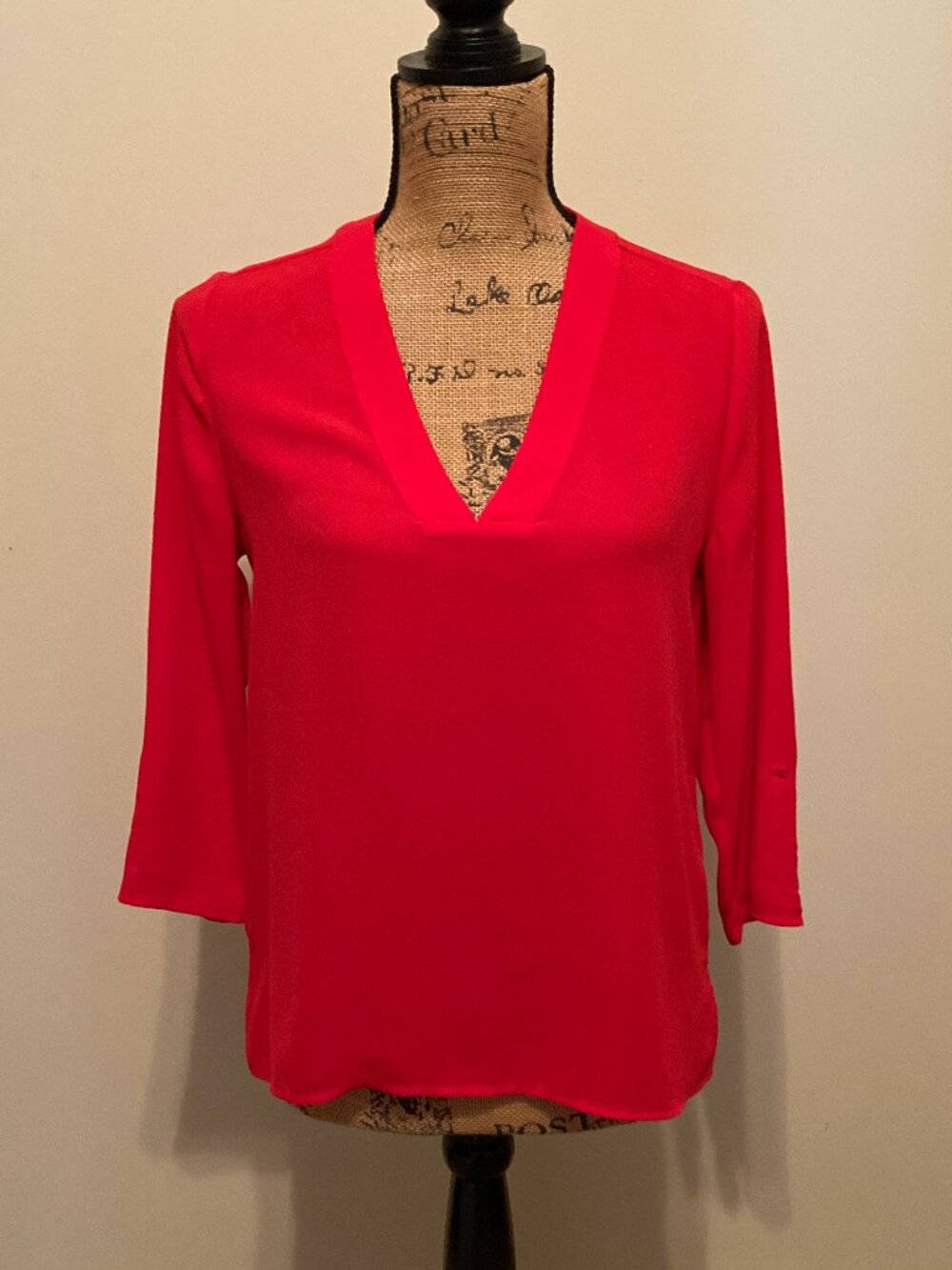 NWT Express Blouse Women Size XS Red Curved Hi-Low Hem